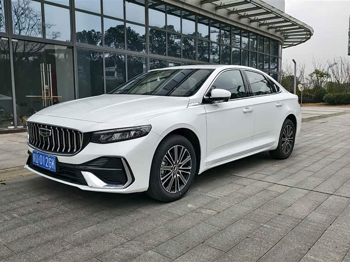 Фото 1 - Geely Preface