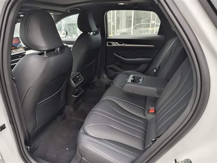 Фото 8 - Geely Preface