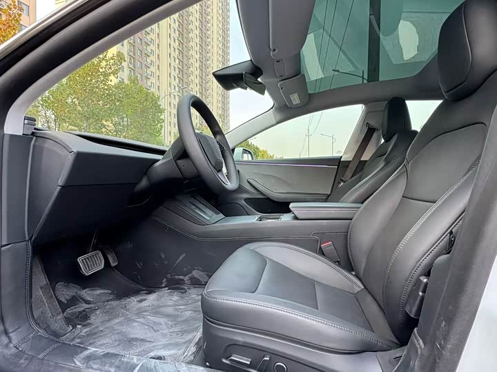 Фото 4 - Tesla Model 3