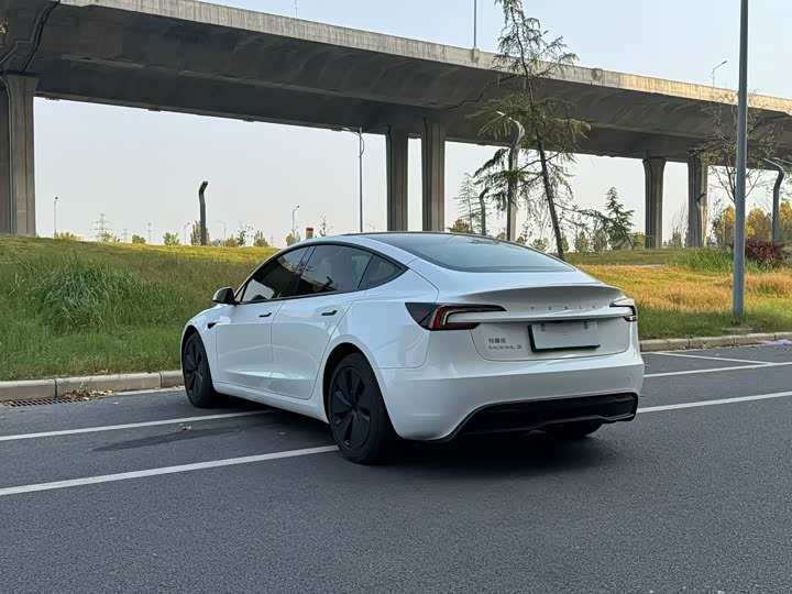 Фото 9 - Tesla Model 3