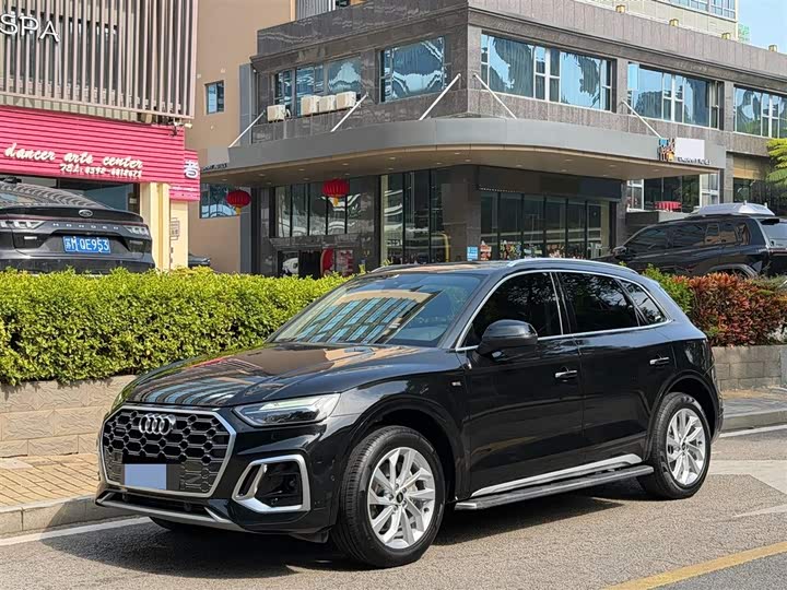 Фото 1 - Audi Q5L