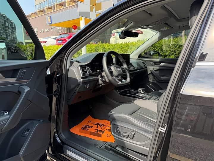 Фото 5 - Audi Q5L