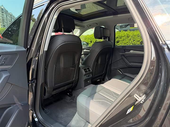 Фото 6 - Audi Q5L