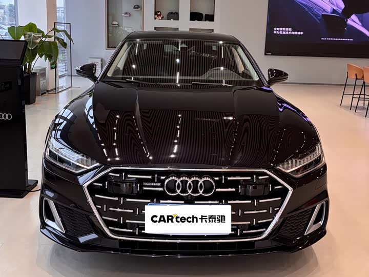 Фото 2 - Audi A7L