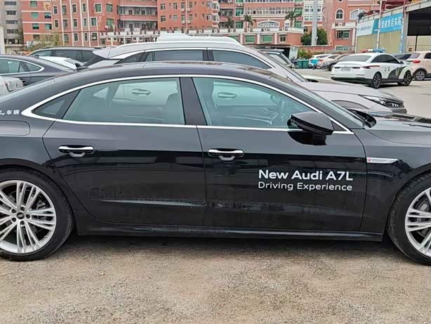 Фото 3 - Audi A7L