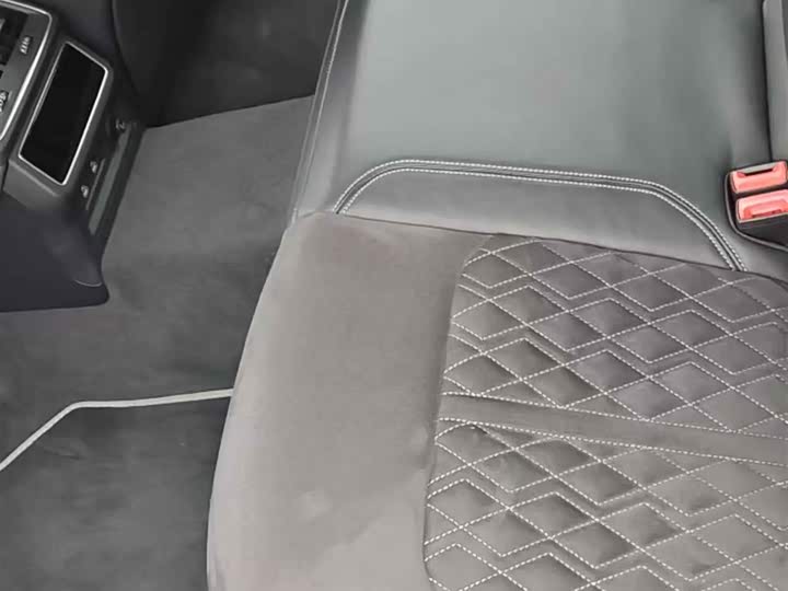 Фото 4 - Audi A7L