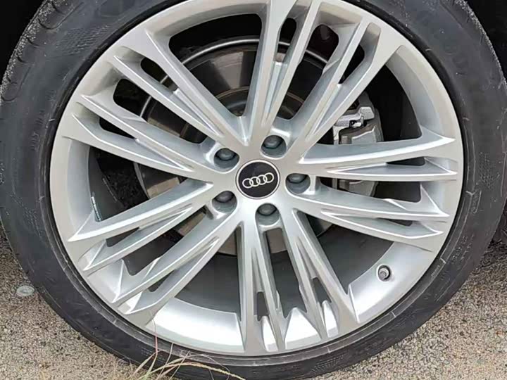 Фото 5 - Audi A7L