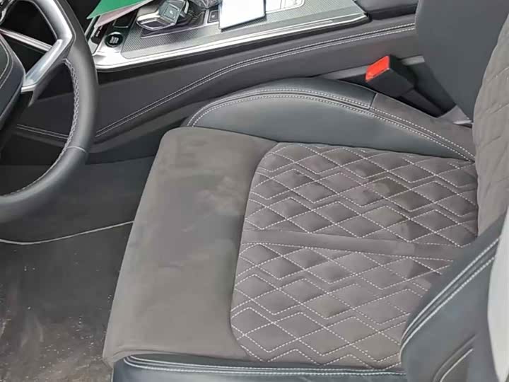 Фото 8 - Audi A7L