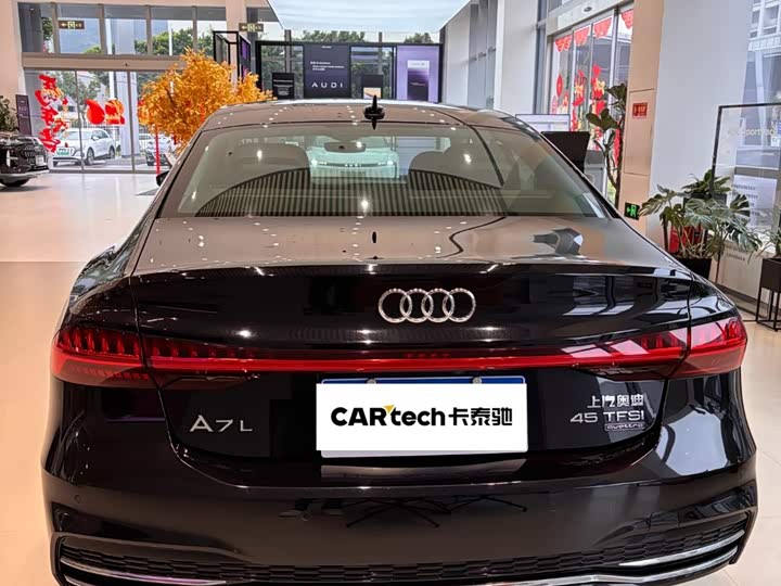 Фото 9 - Audi A7L