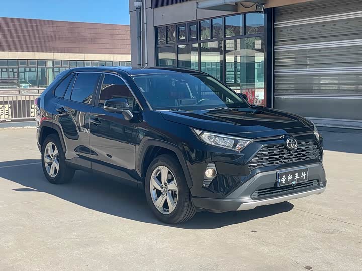Фото 3 - Toyota RAV4