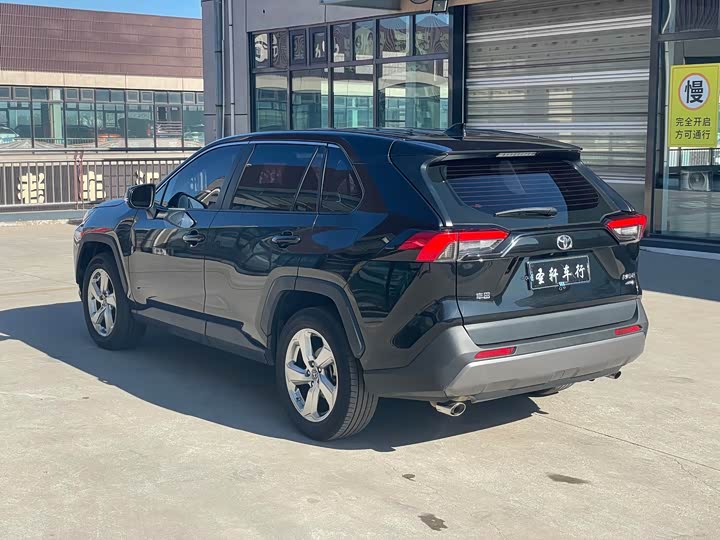 Фото 5 - Toyota RAV4