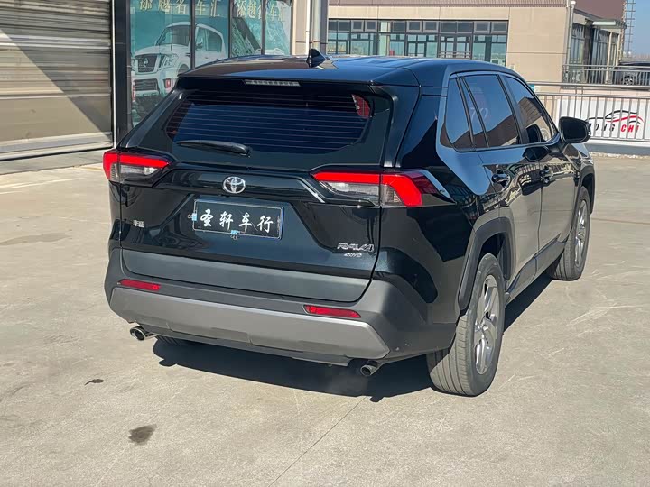 Фото 6 - Toyota RAV4