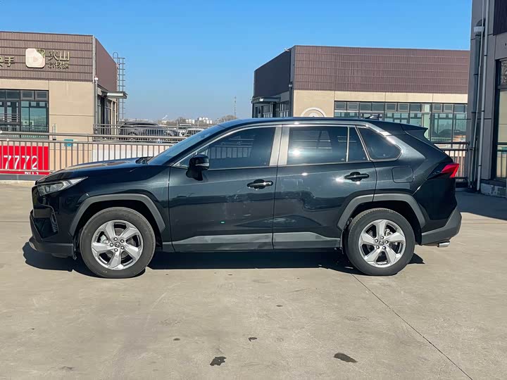 Фото 7 - Toyota RAV4