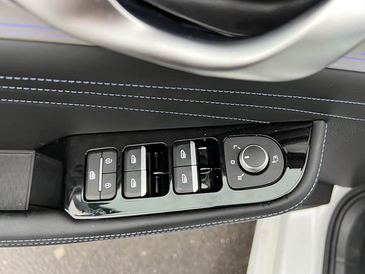 Photo 8 - Geely Preface