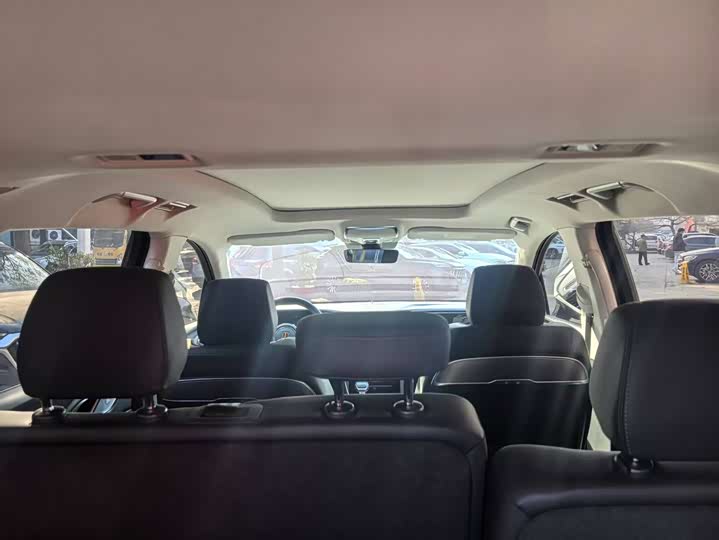 Фото 7 - Hongqi HS7 Hybrid