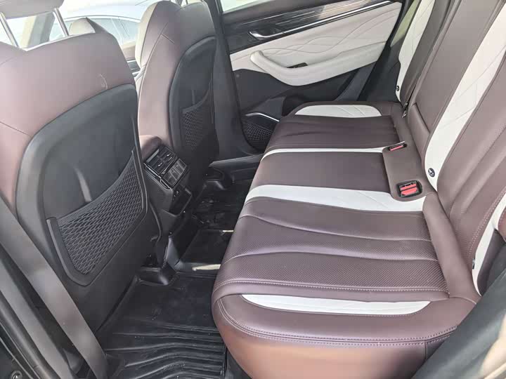 Фото 8 - Geely Monjaro