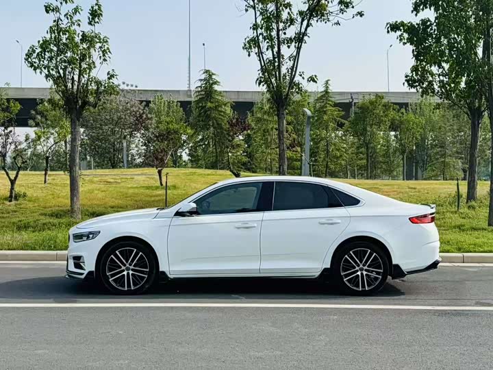 Фото 3 - Geely Preface