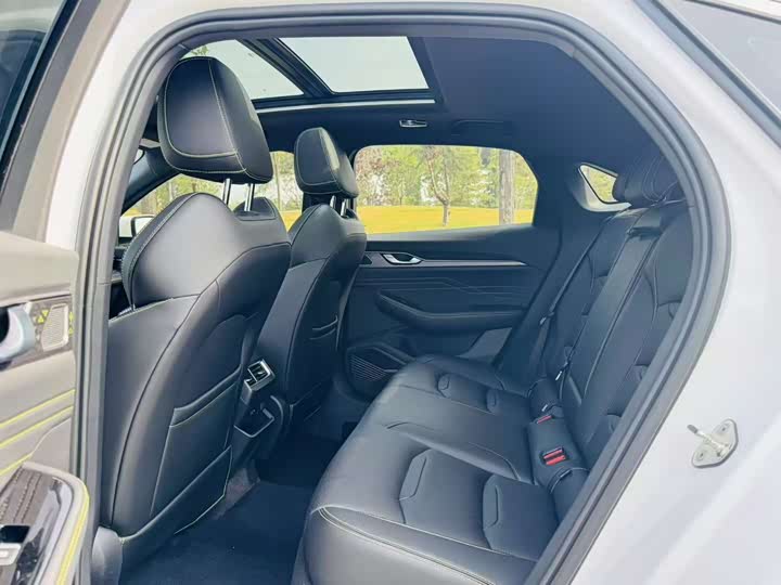 Фото 6 - Geely Preface