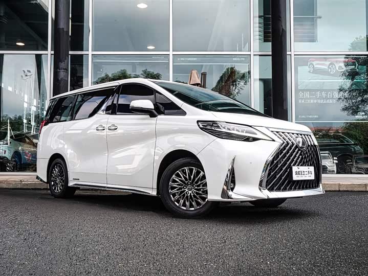 Фото 3 - Lexus LM