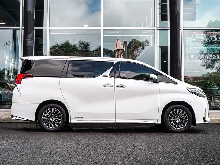 Фото 5 - Lexus LM