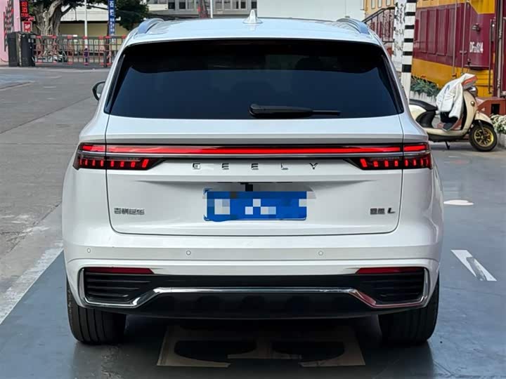 Фото 3 - Geely Monjaro