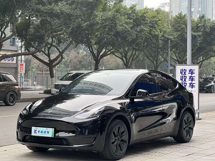 Фото 1 - Tesla Model Y