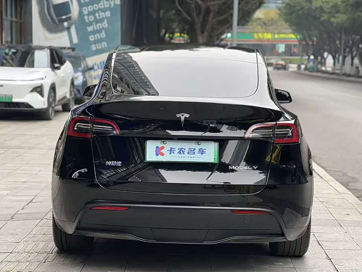 Фото 3 - Tesla Model Y