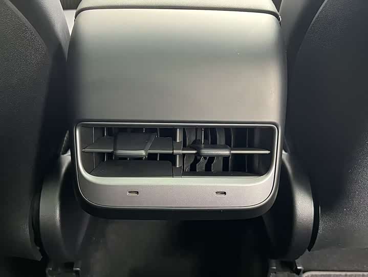 Фото 8 - Tesla Model Y