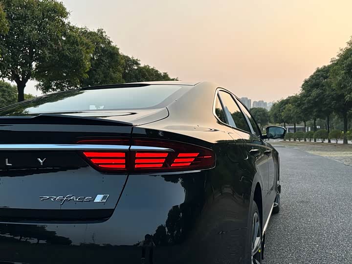 Фото 8 - Geely Preface