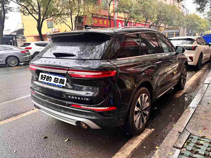 Photo 5 - Lincoln Corsair