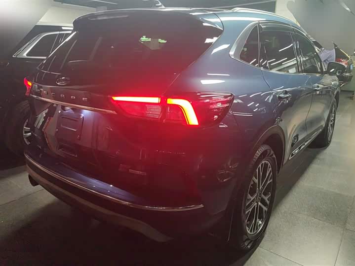 Фото 3 - Ford Escape