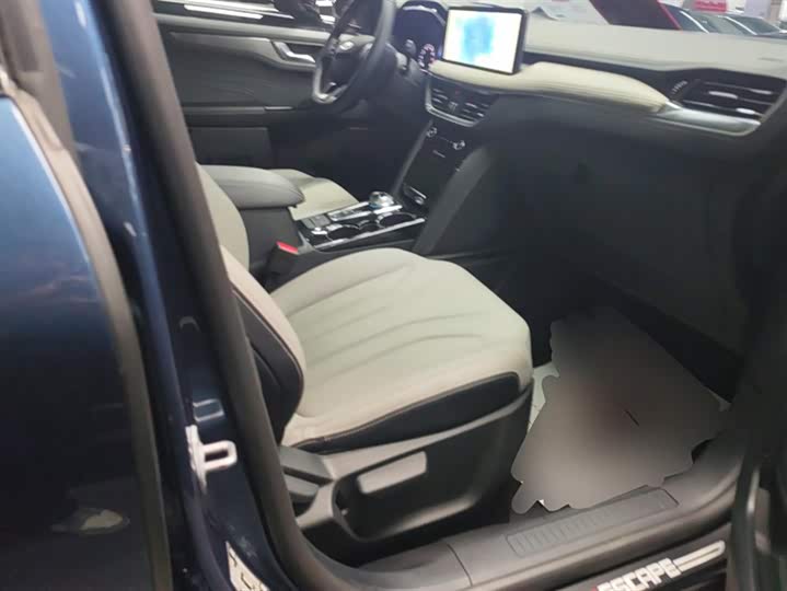 Фото 8 - Ford Escape