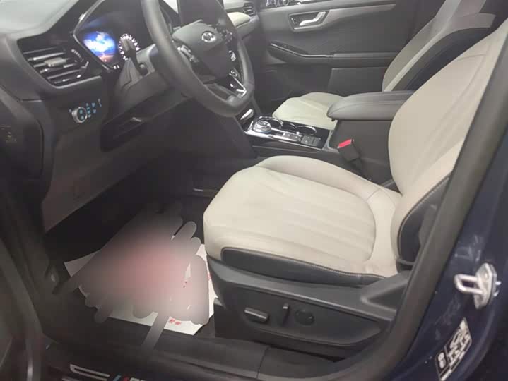 Фото 9 - Ford Escape