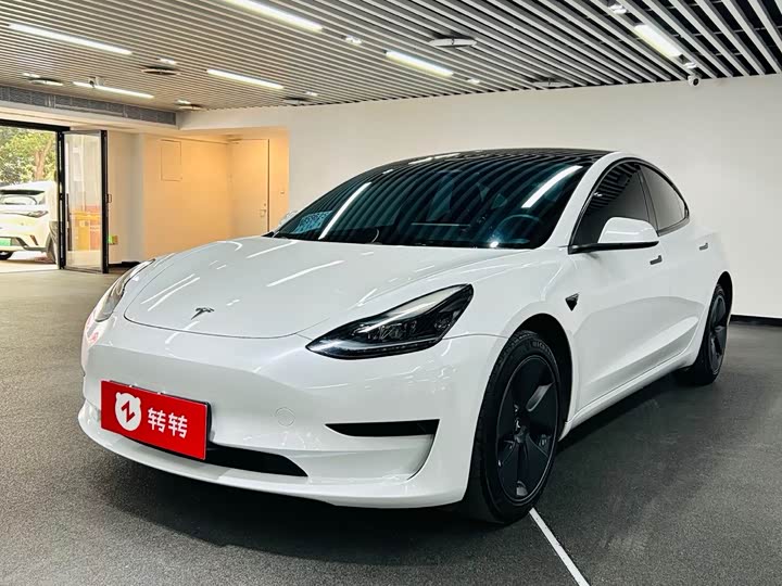 Фото 1 - Tesla Model 3