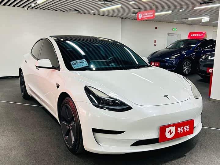 Фото 2 - Tesla Model 3