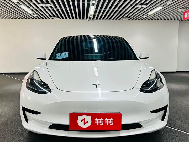 Фото 3 - Tesla Model 3