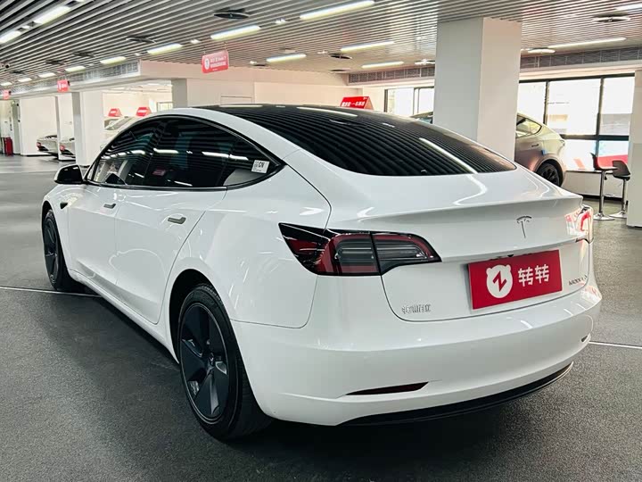 Фото 6 - Tesla Model 3