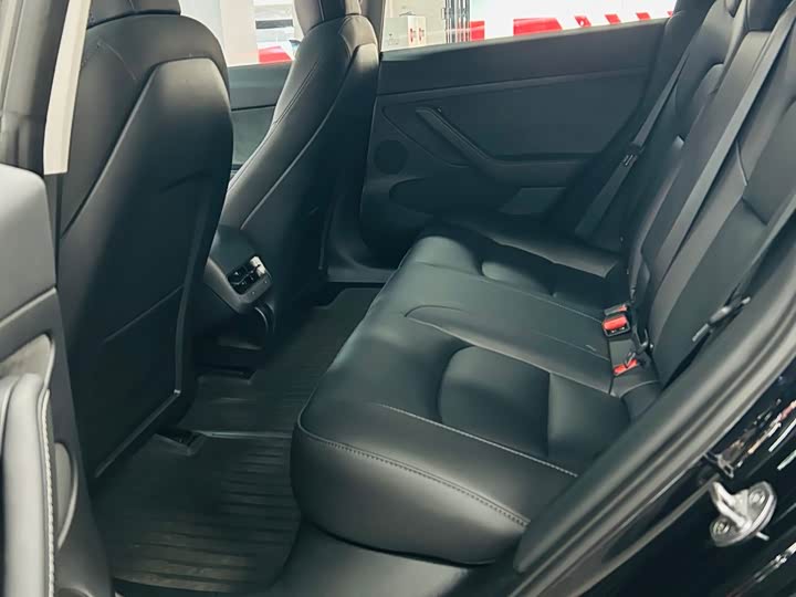 Фото 8 - Tesla Model 3