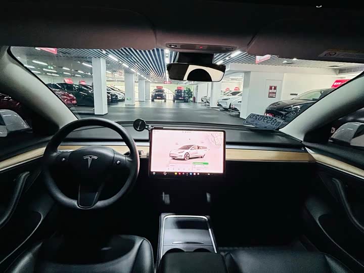 Фото 9 - Tesla Model 3