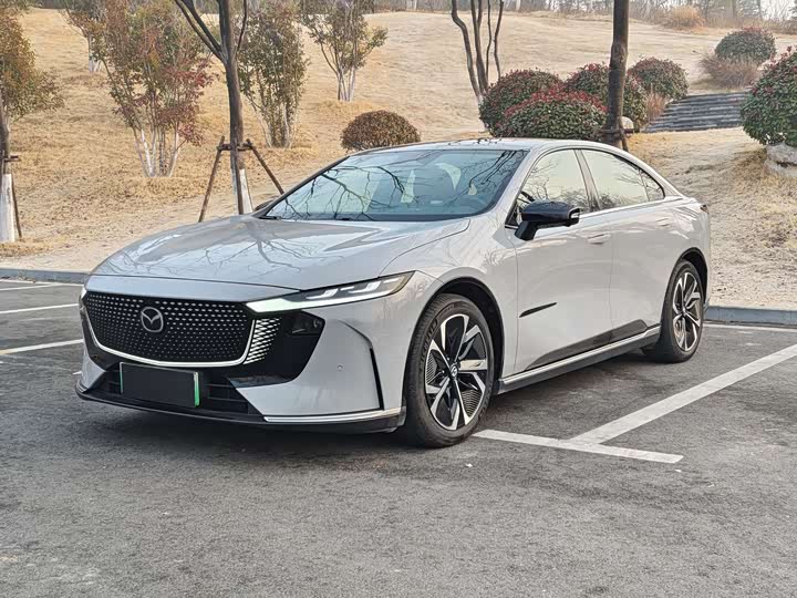 Фото 1 - Mazda EZ-6