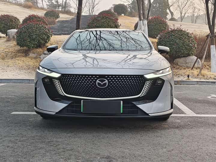 Фото 2 - Mazda EZ-6