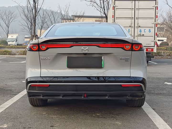 Фото 6 - Mazda EZ-6