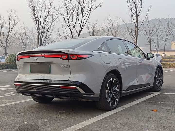 Фото 7 - Mazda EZ-6