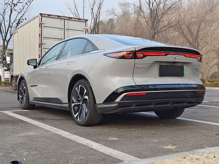 Фото 8 - Mazda EZ-6