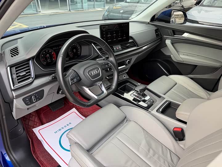 Фото 6 - Audi Q5L