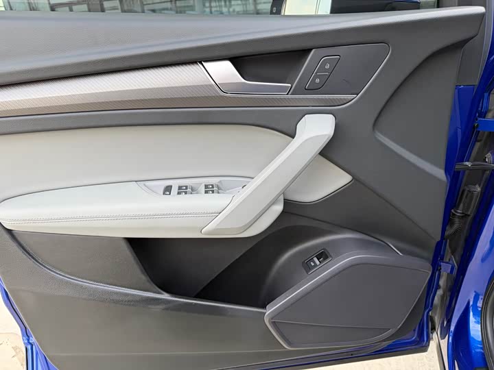 Фото 7 - Audi Q5L