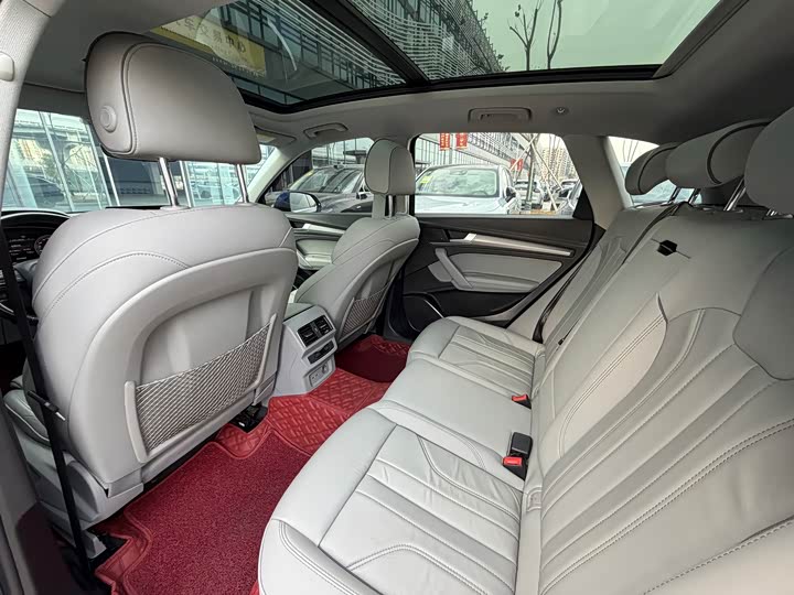 Фото 8 - Audi Q5L