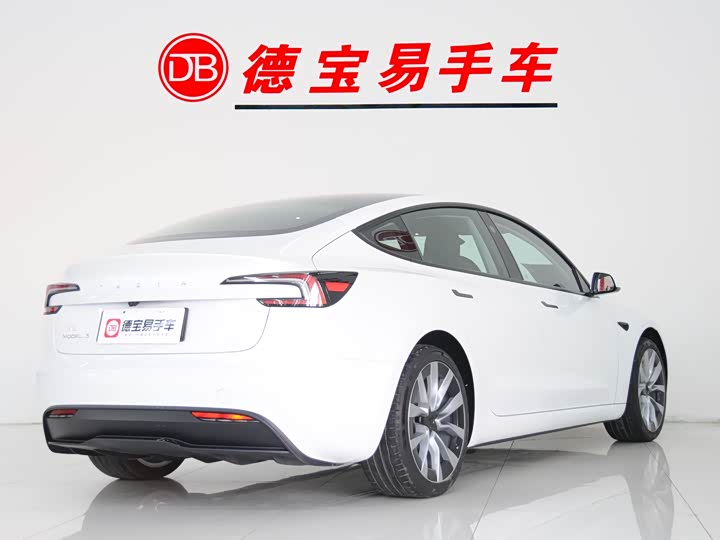 Фото 3 - Tesla Model 3