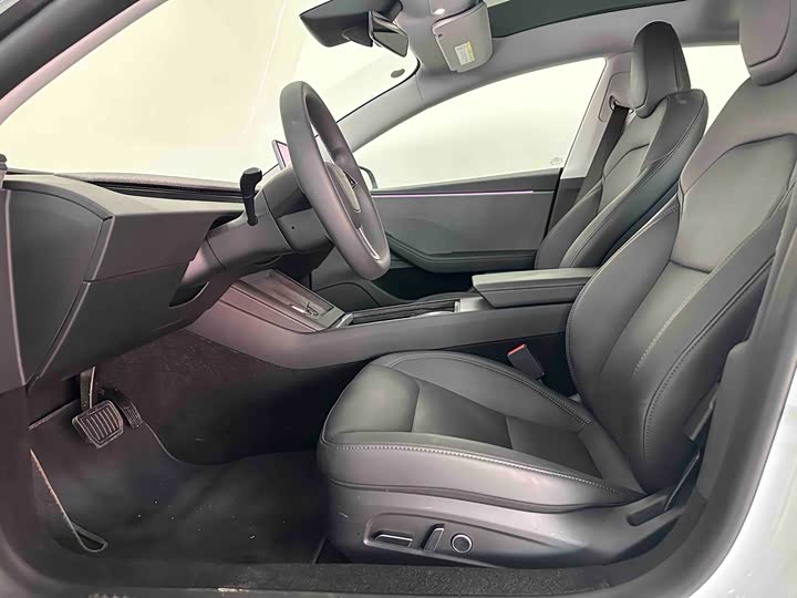 Фото 8 - Tesla Model 3