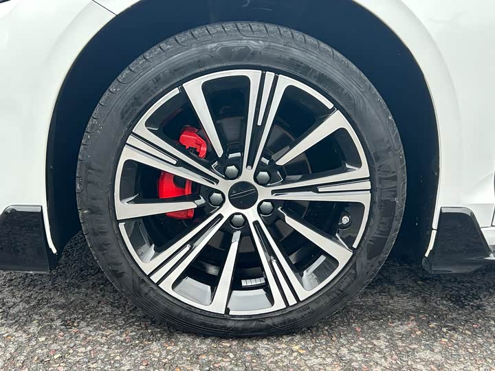 Фото 4 - Geely Preface